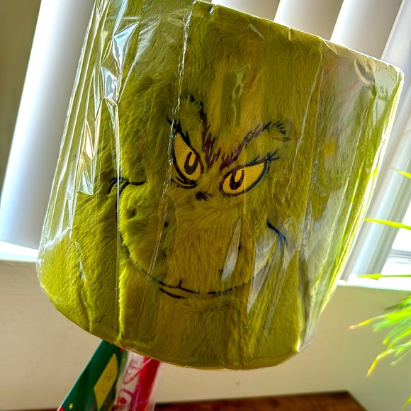 Grinch Fuzzy Face Lamp - Picture 7 of 10